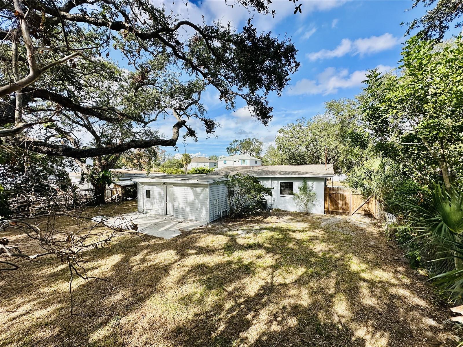 BAYHILL ESTATES 2ND ADDITION LOT 23 - Residential