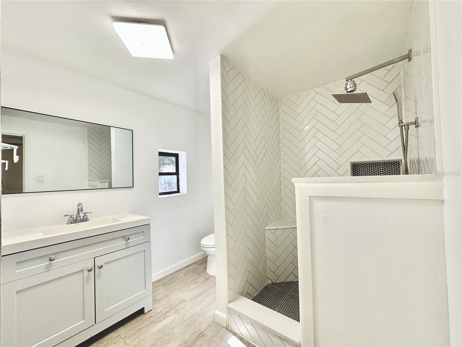 BAYHILL ESTATES 2ND ADDITION LOT 23 - Residential