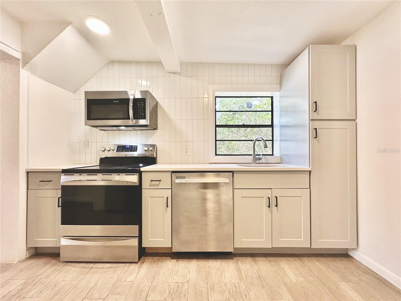BAYHILL ESTATES 2ND ADDITION LOT 23 - Residential