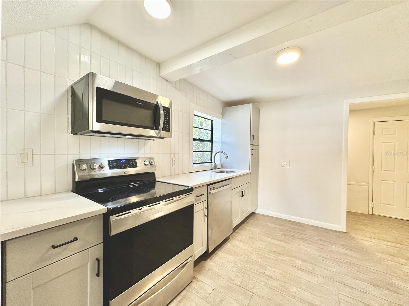 BAYHILL ESTATES 2ND ADDITION LOT 23 - Residential