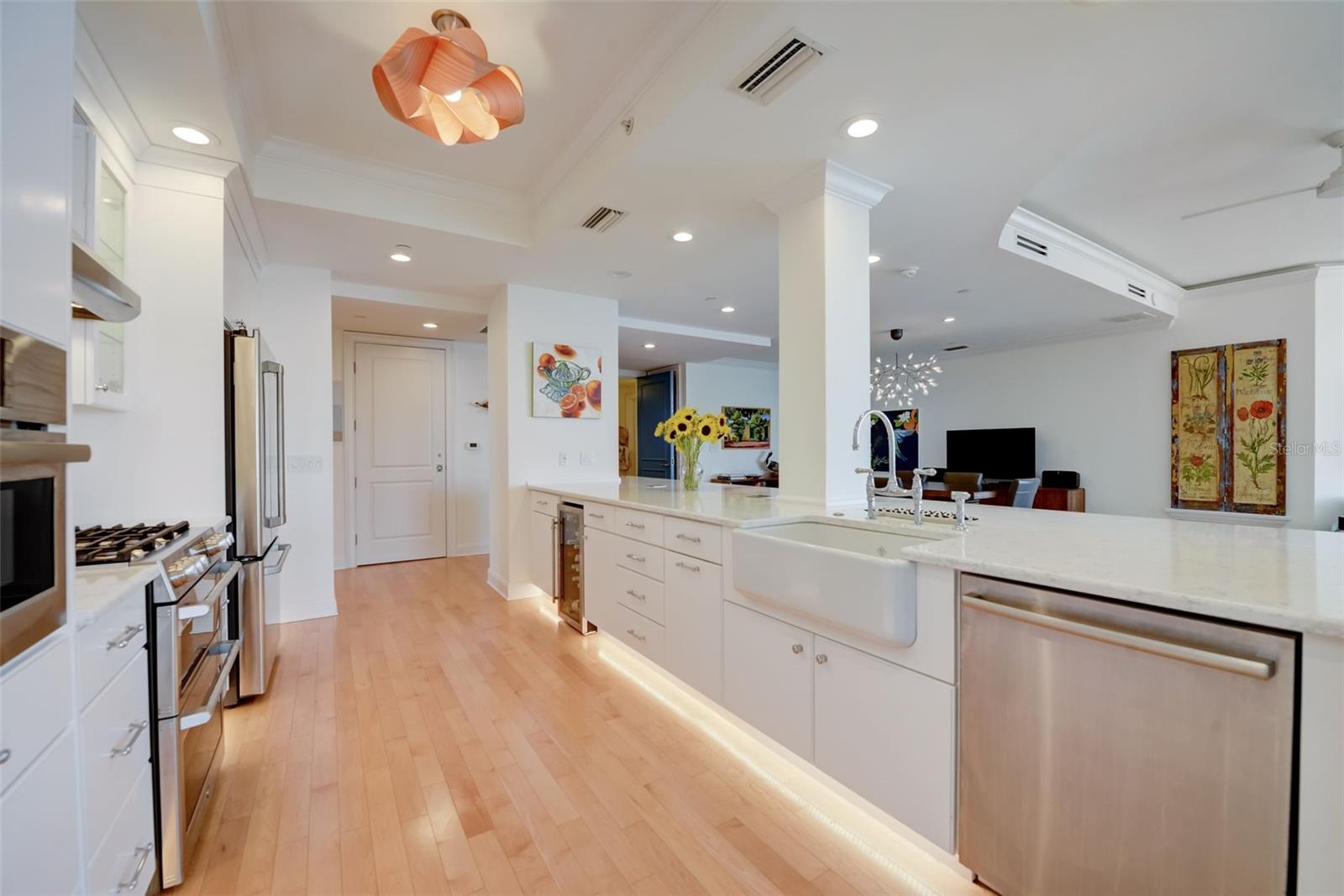 PARKSHORE PLAZA CONDO - Residential