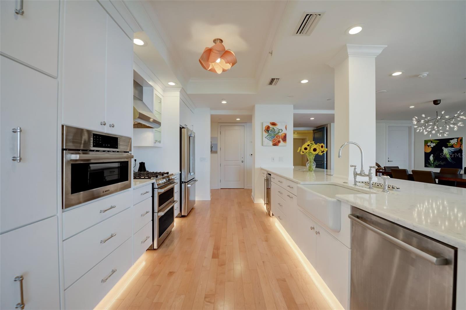 PARKSHORE PLAZA CONDO - Residential