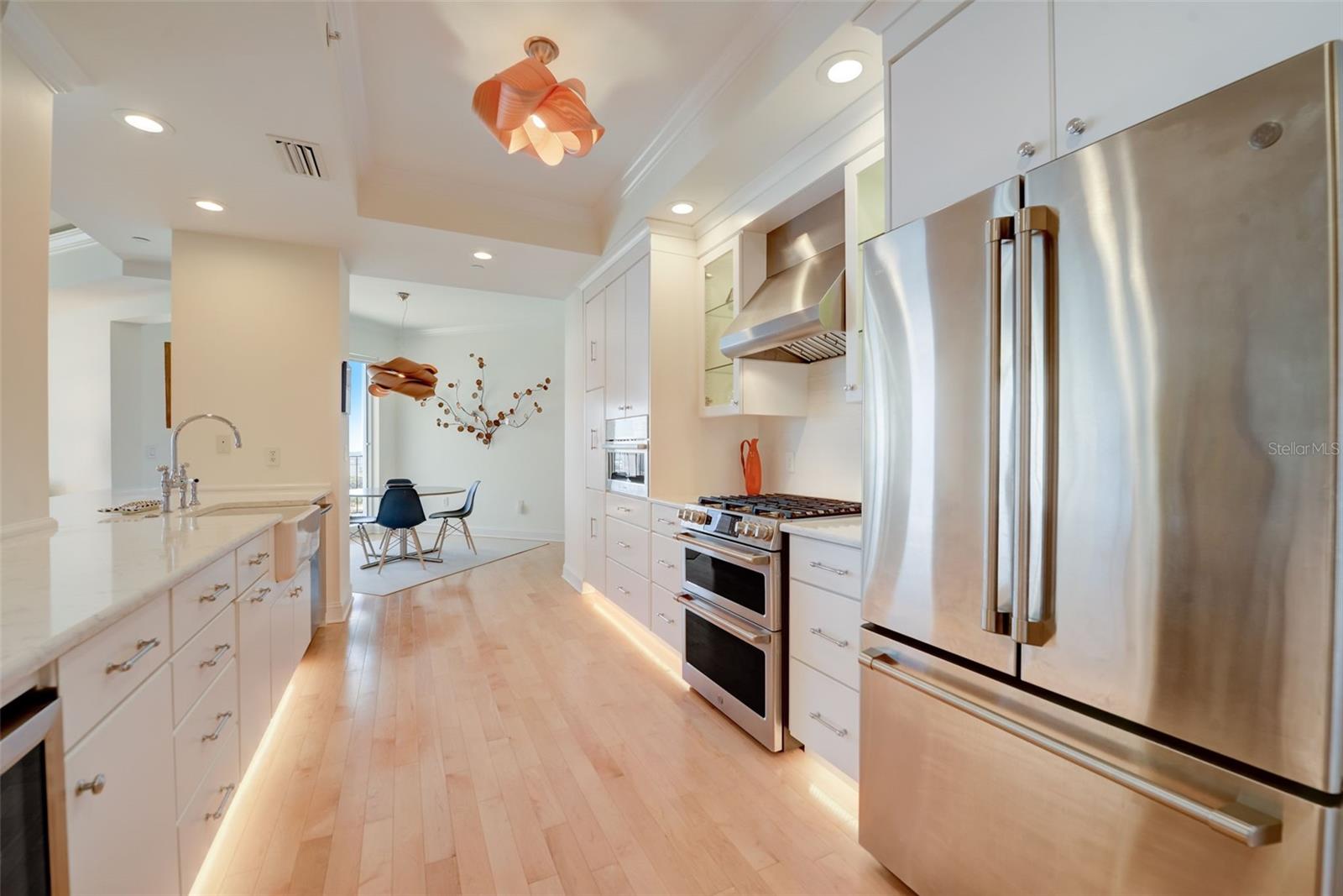 PARKSHORE PLAZA CONDO - Residential