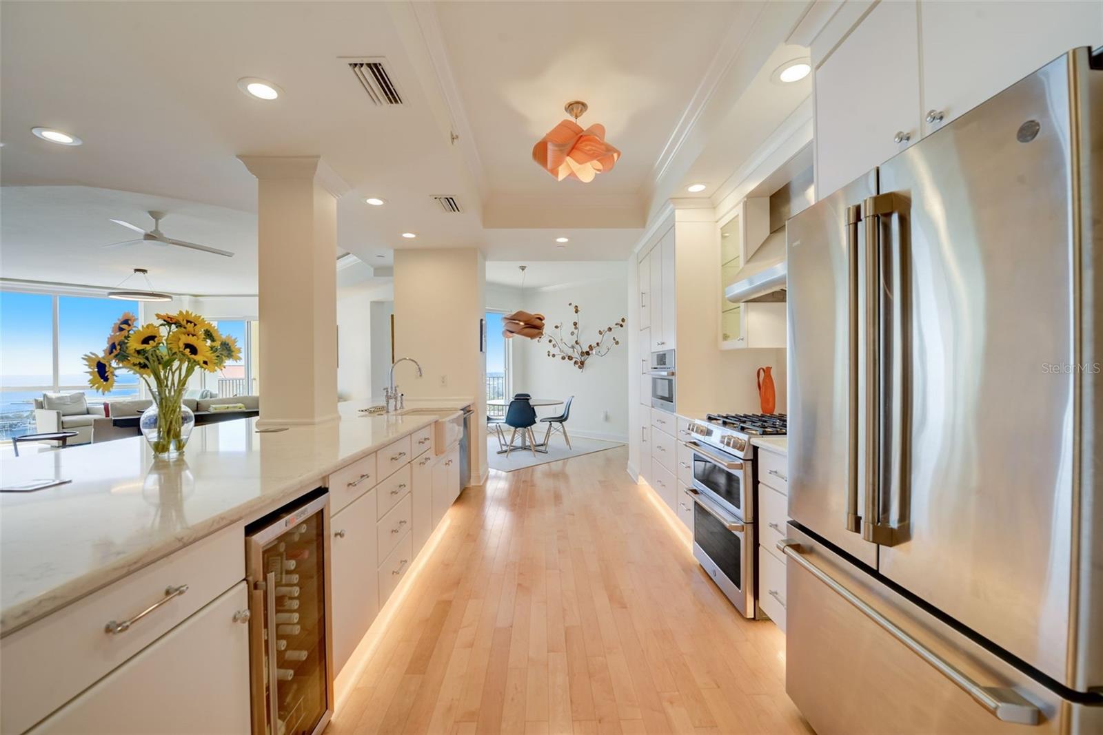 PARKSHORE PLAZA CONDO - Residential