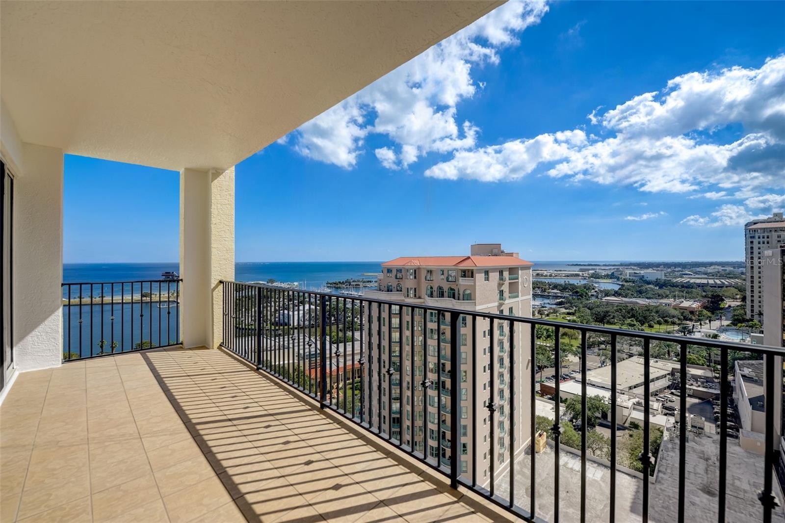 PARKSHORE PLAZA CONDO - Residential