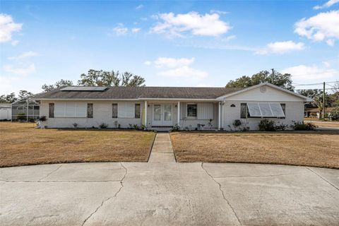 A home in DELAND