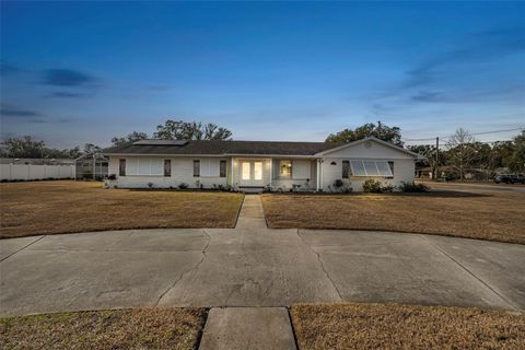 A home in DELAND