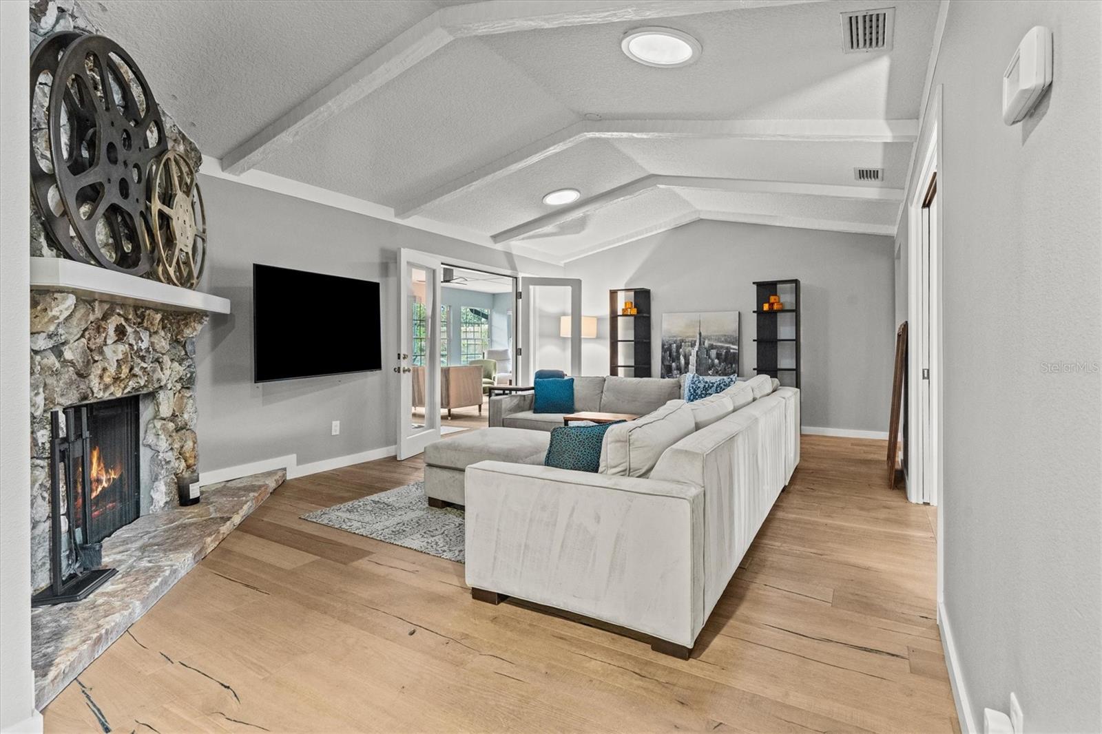 SOUTHERN OAKS - Residential