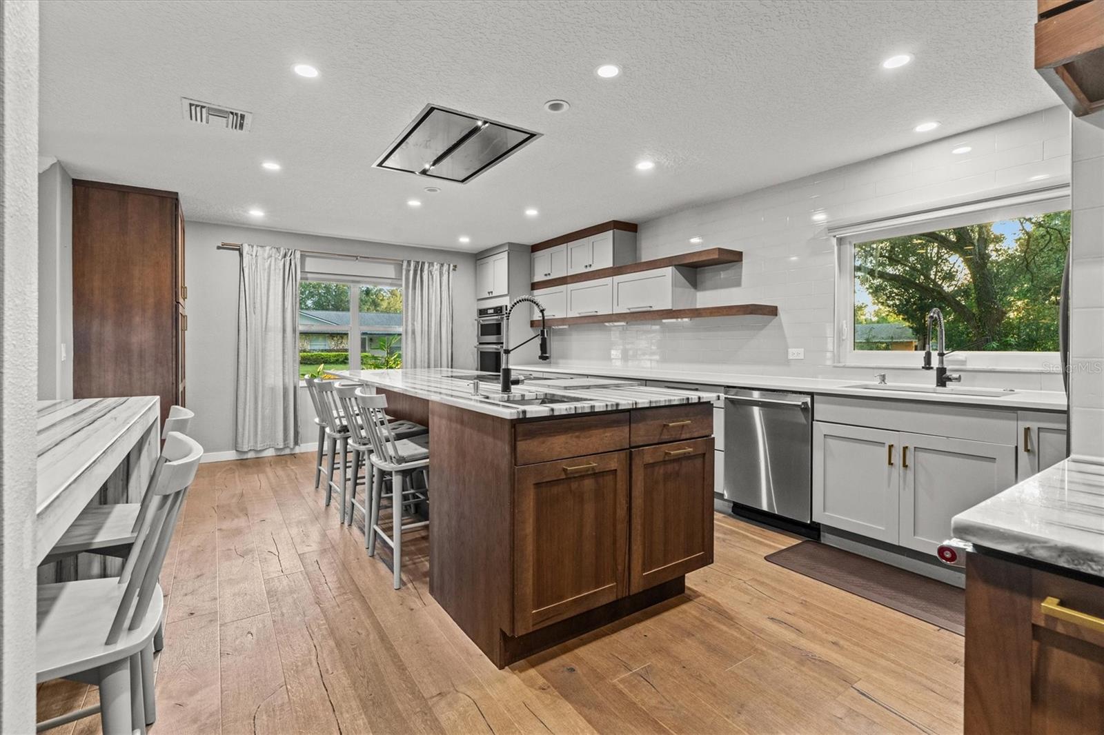 SOUTHERN OAKS - Residential