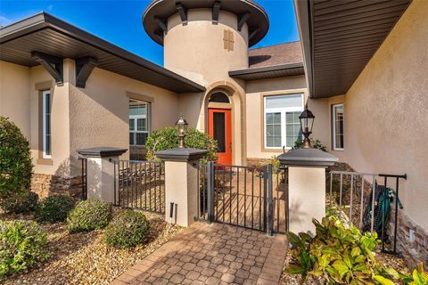 A home in LADY LAKE