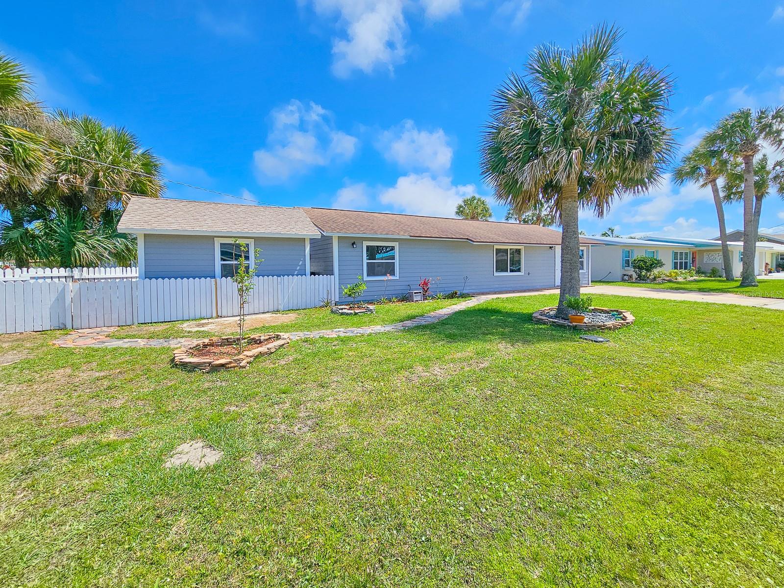 364 PALM CIRCLE