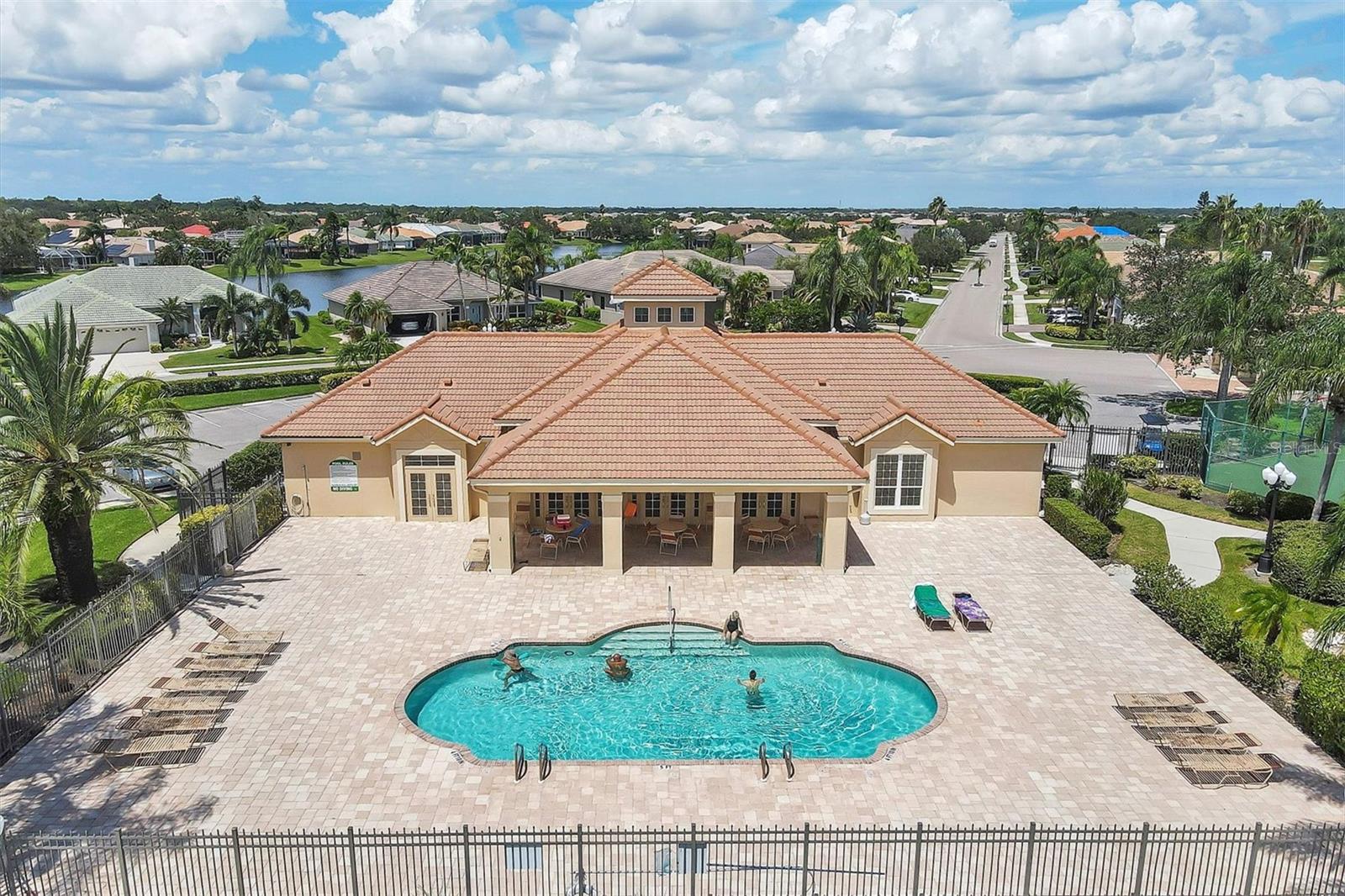 BARTON FARMS/LAUREL LAKES - Residential