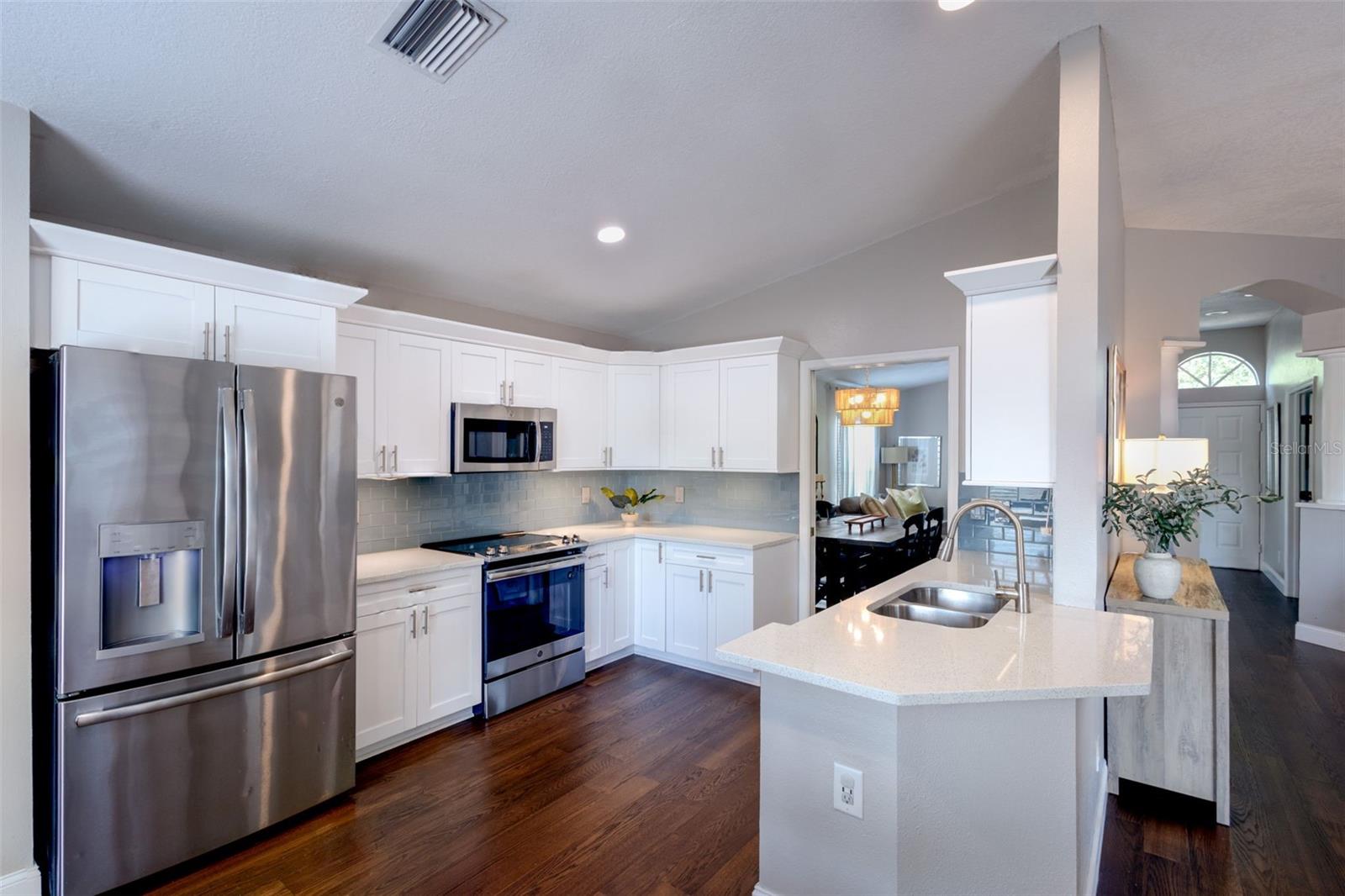 FOUNTAINS AT CYPRESS LAKES THE - Residential