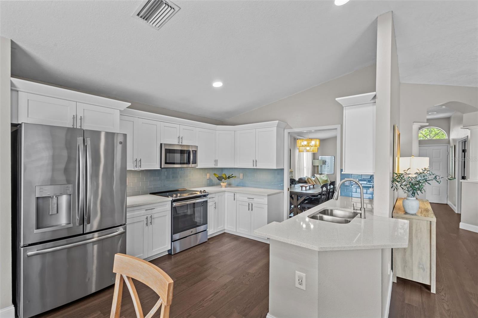 FOUNTAINS AT CYPRESS LAKES THE - Residential