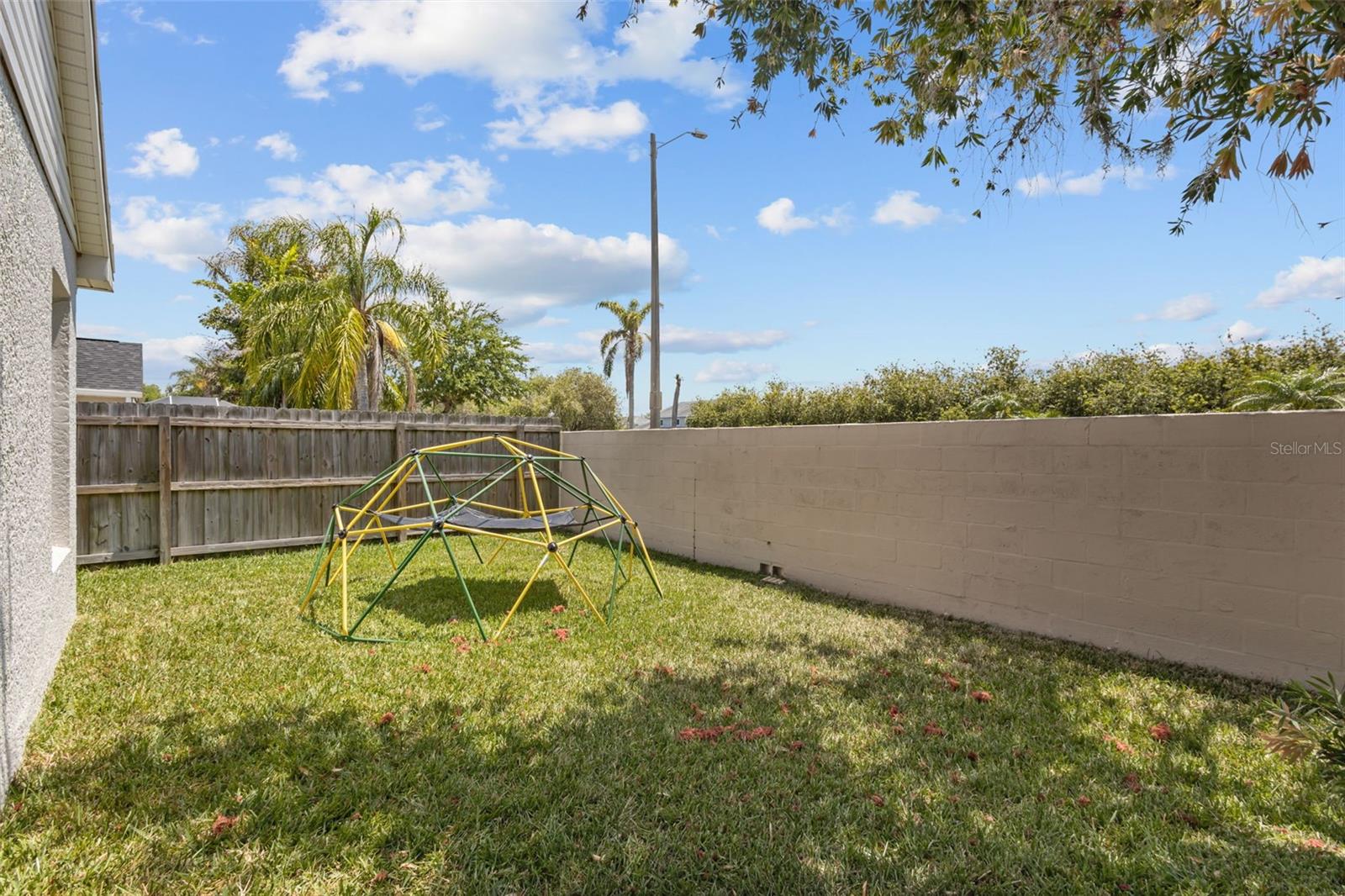 FOUNTAINS AT CYPRESS LAKES THE - Residential
