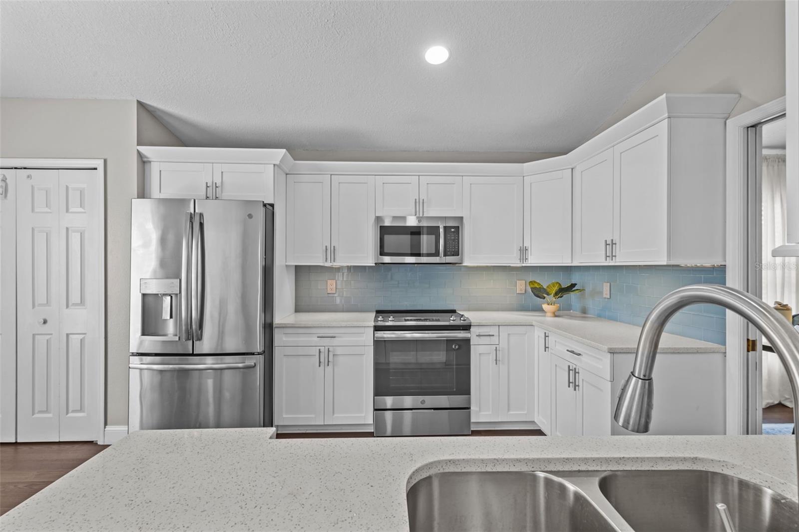 FOUNTAINS AT CYPRESS LAKES THE - Residential