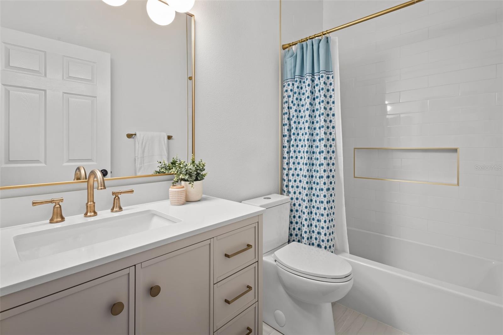 FOUNTAINS AT CYPRESS LAKES THE - Residential
