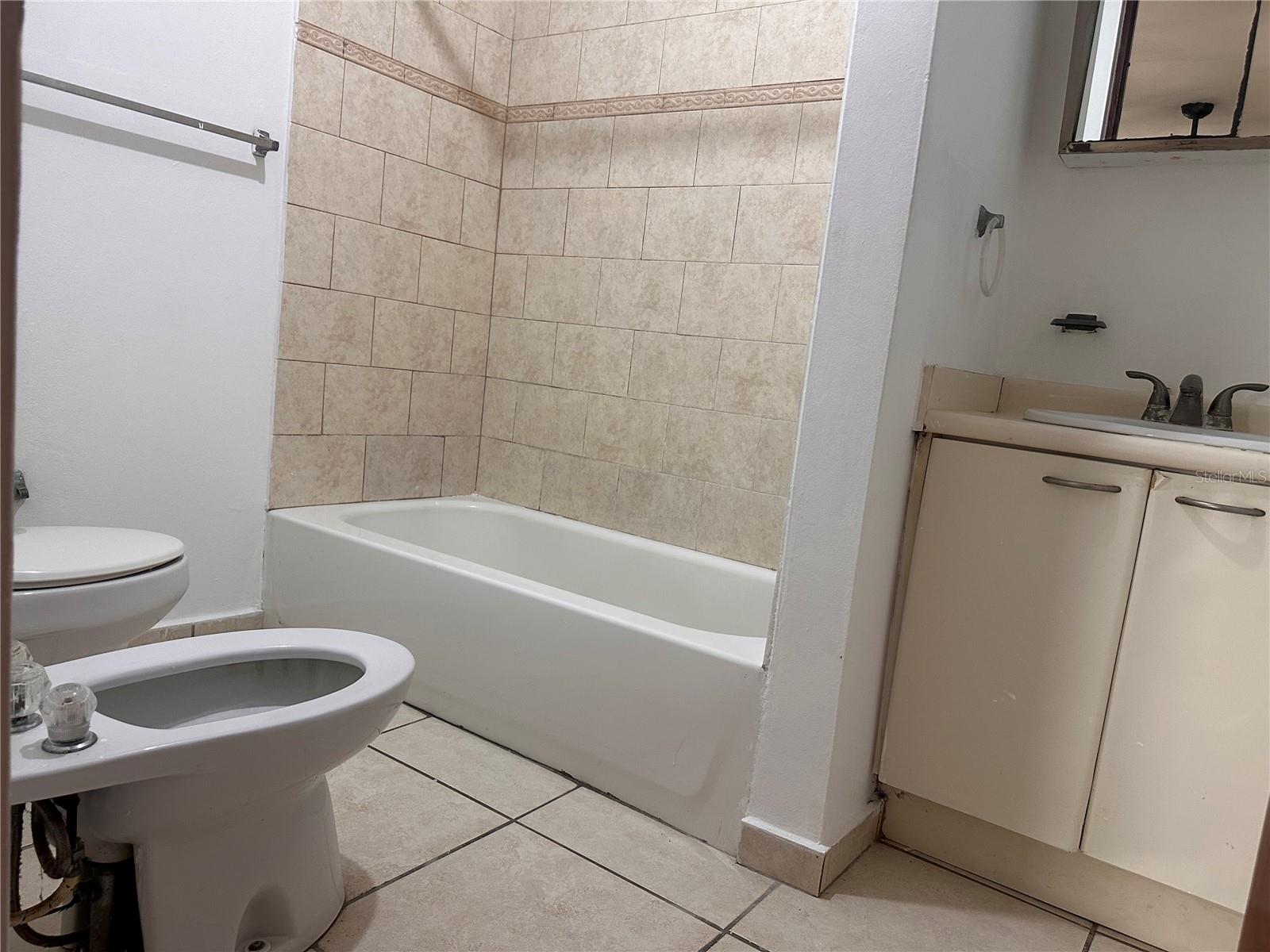 CONDOMINIO EL MILENIO - Residential