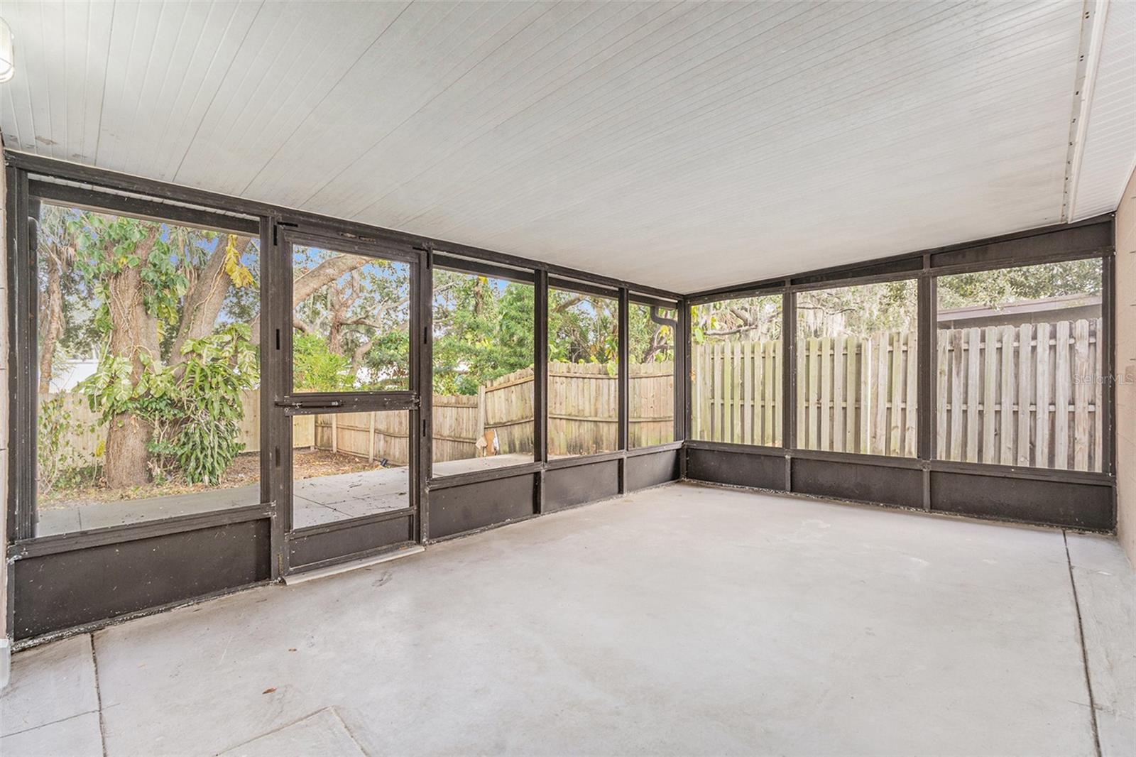 COLONIAL HILLS - Residential