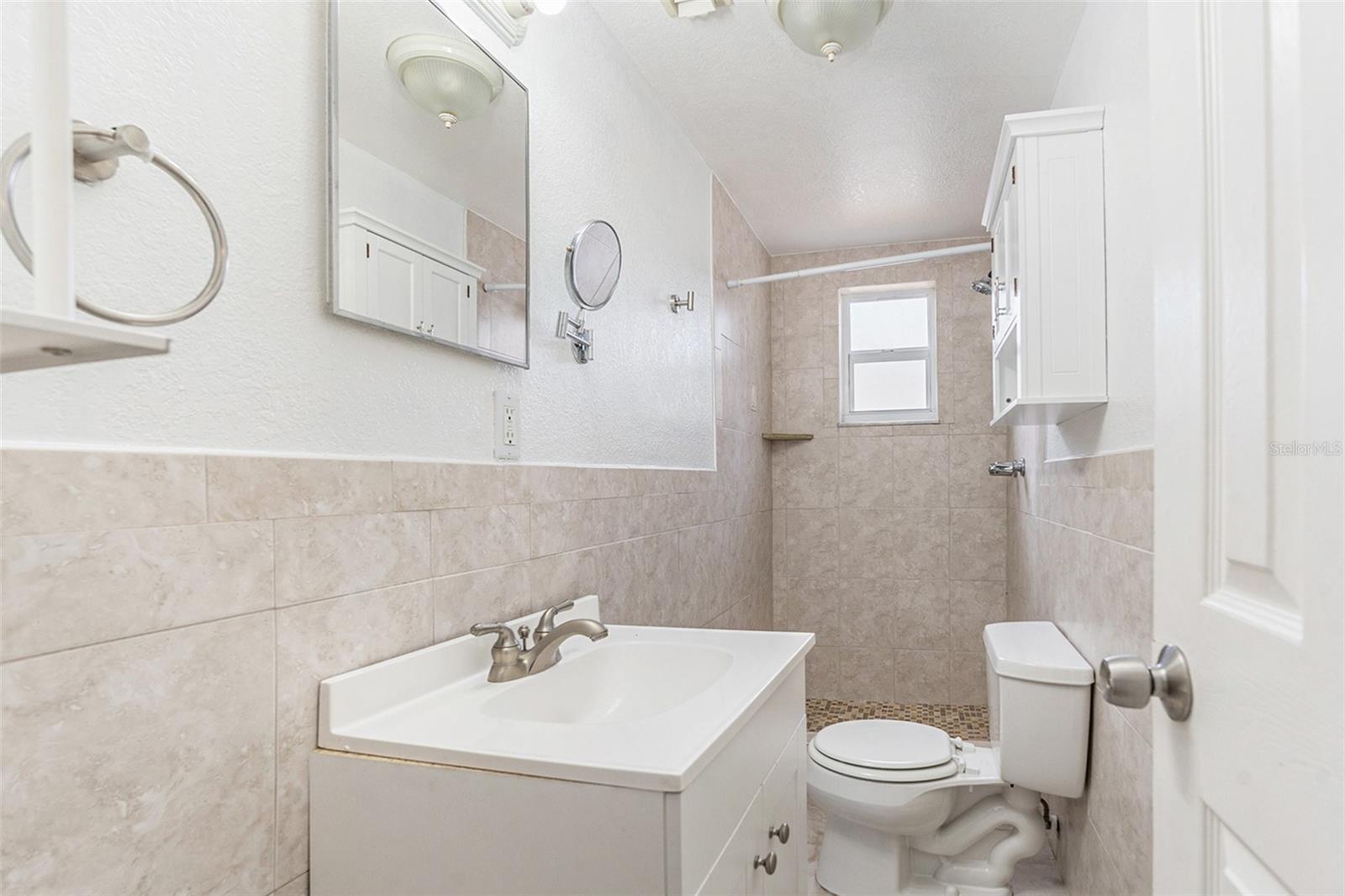 COLONIAL HILLS - Residential