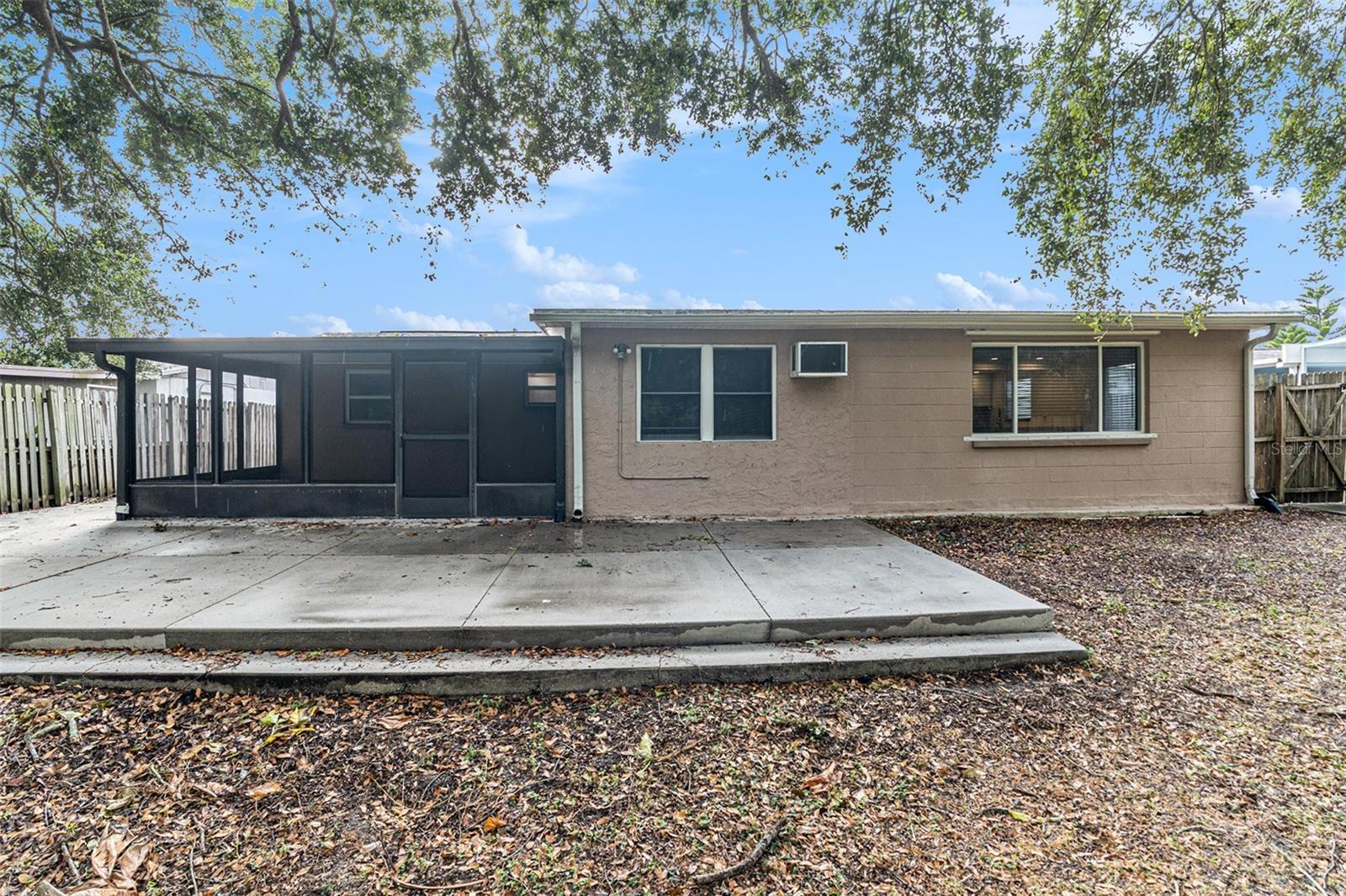 COLONIAL HILLS - Residential