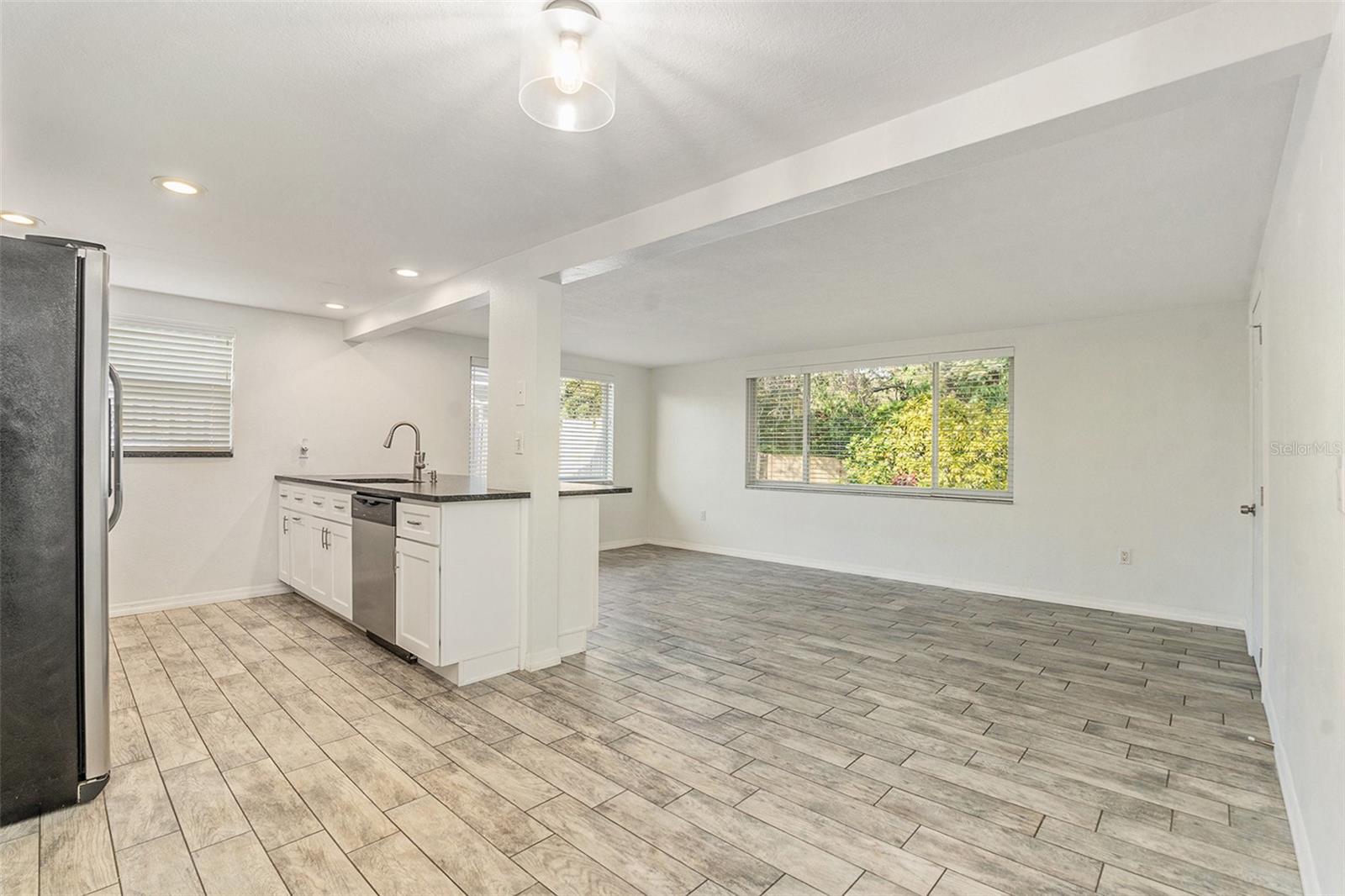 COLONIAL HILLS - Residential