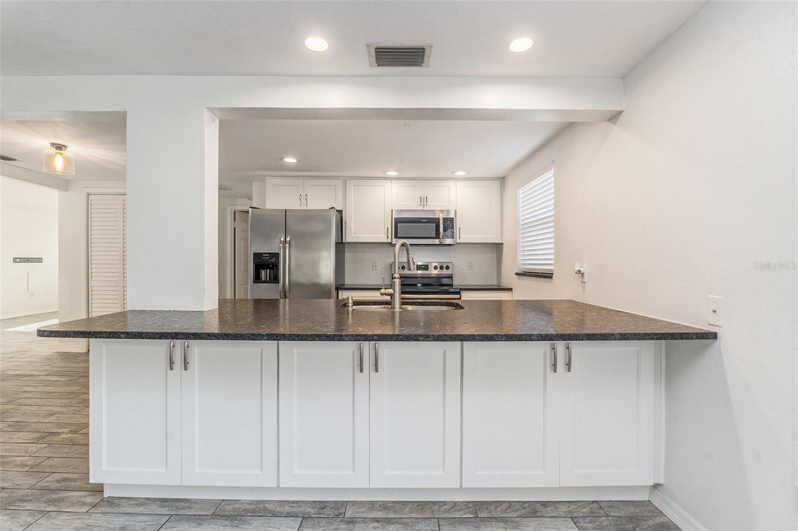 COLONIAL HILLS - Residential