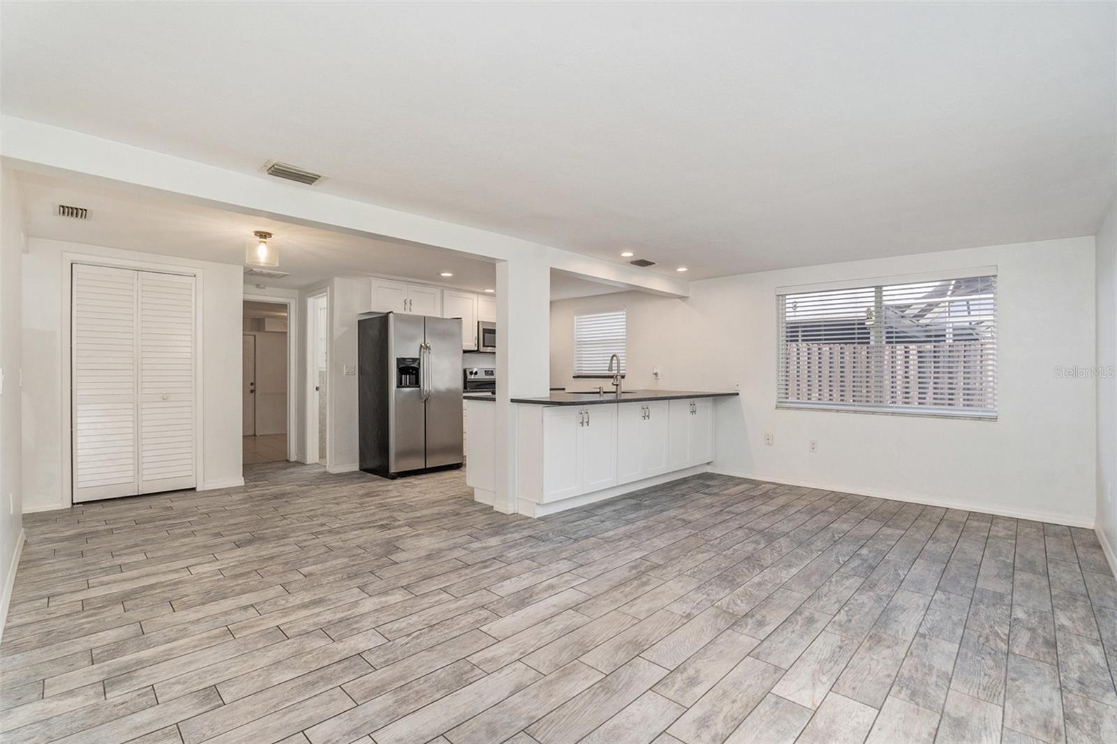 COLONIAL HILLS - Residential