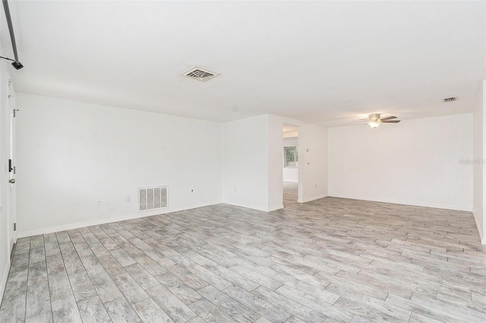 COLONIAL HILLS - Residential