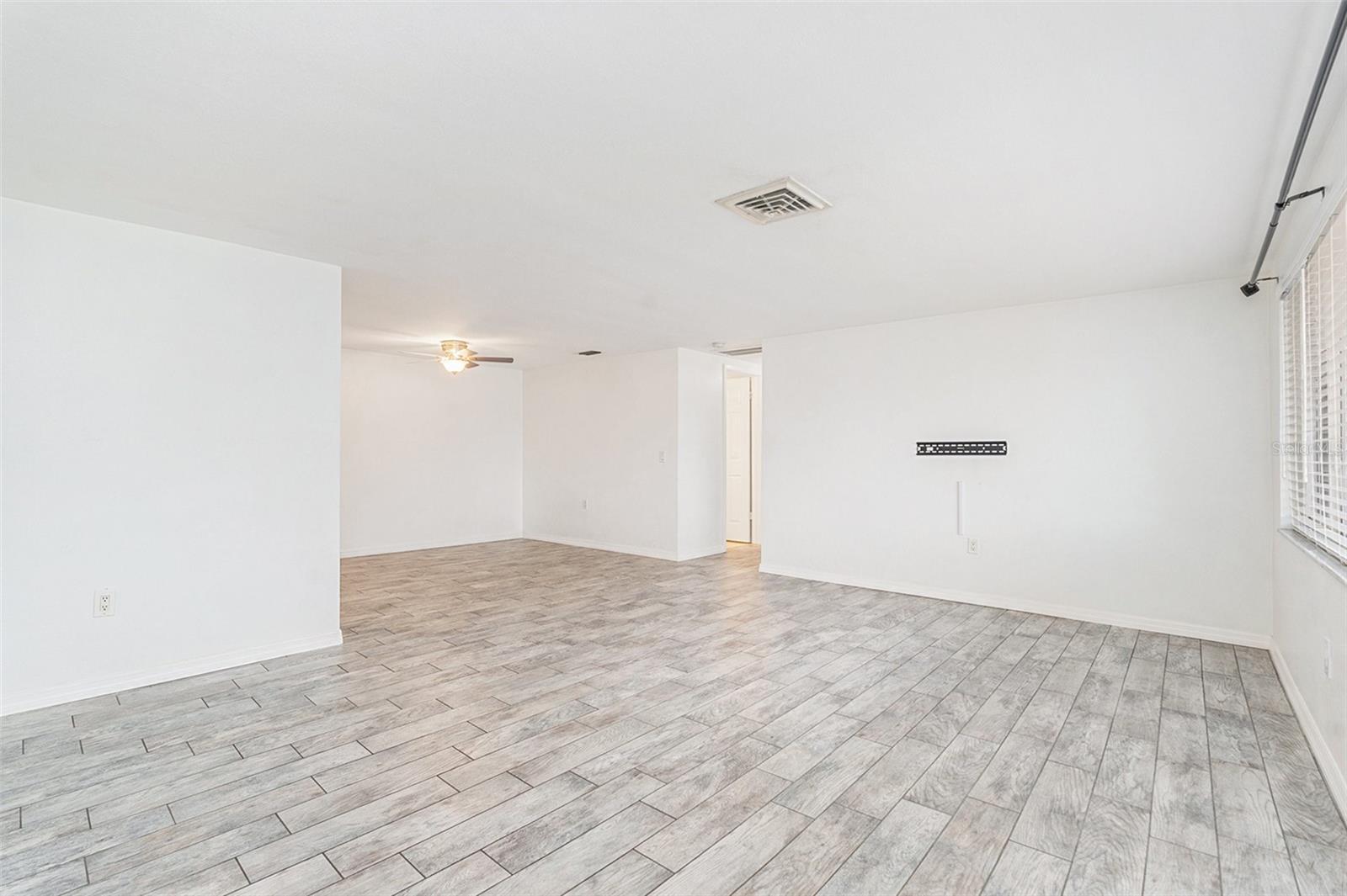 COLONIAL HILLS - Residential