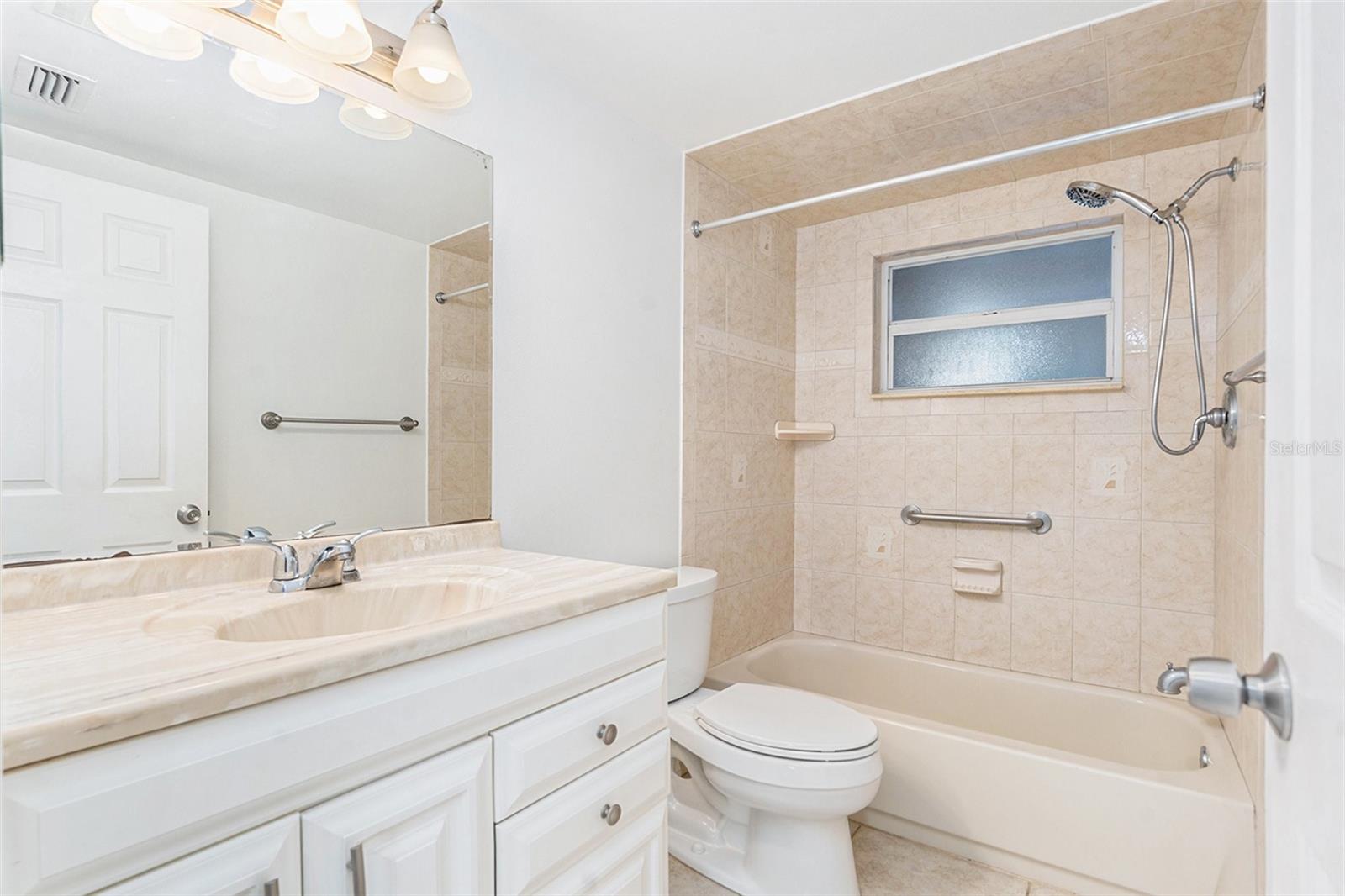 COLONIAL HILLS - Residential