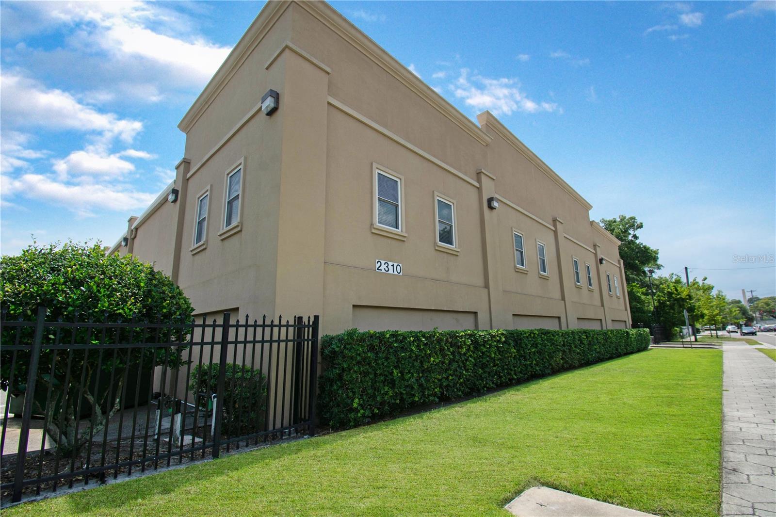 RIVERSIDE, S/D N1/2 BLK 83 - Commercial Sale