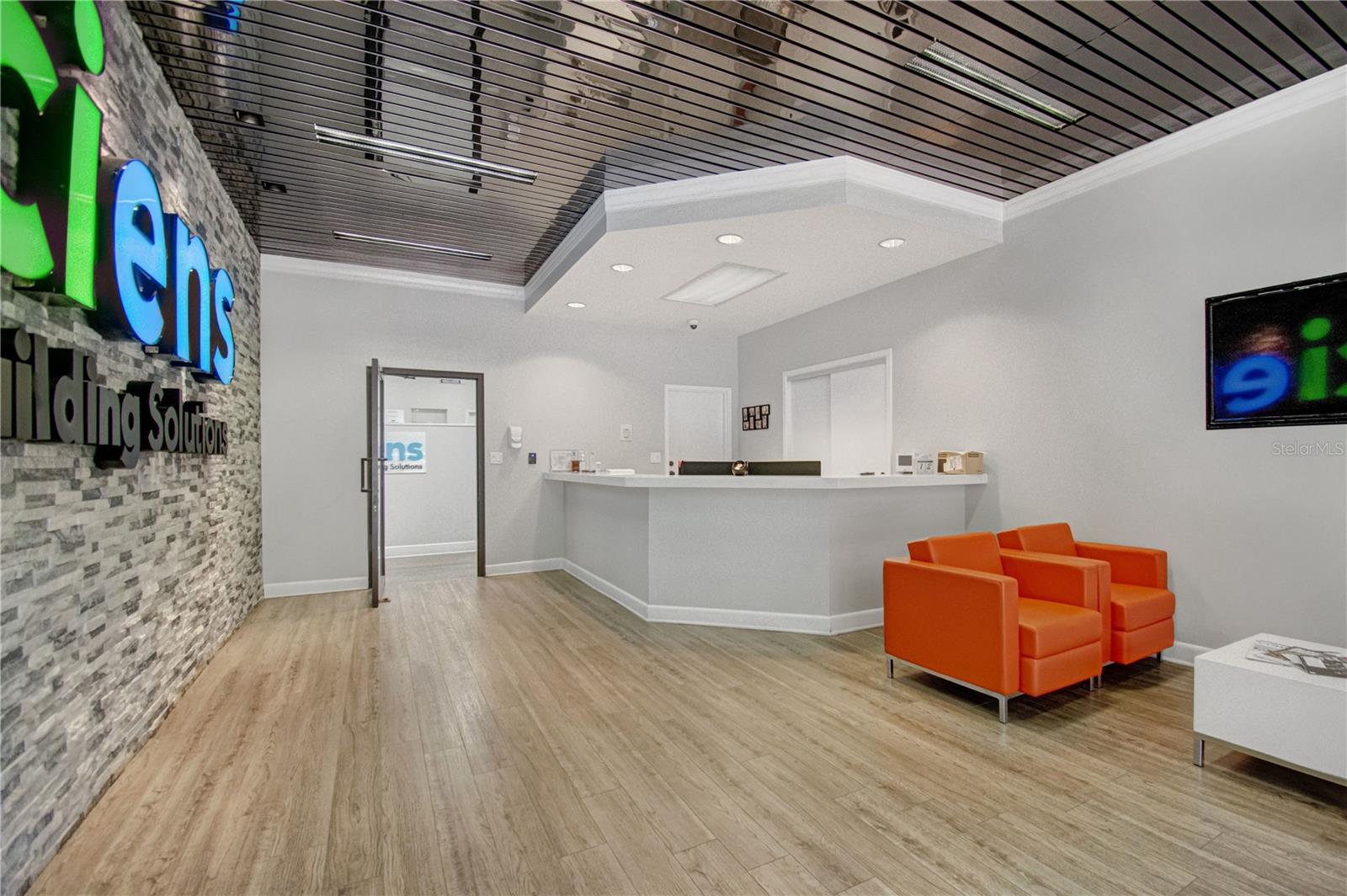 RIVERSIDE, S/D N1/2 BLK 83 - Commercial Sale