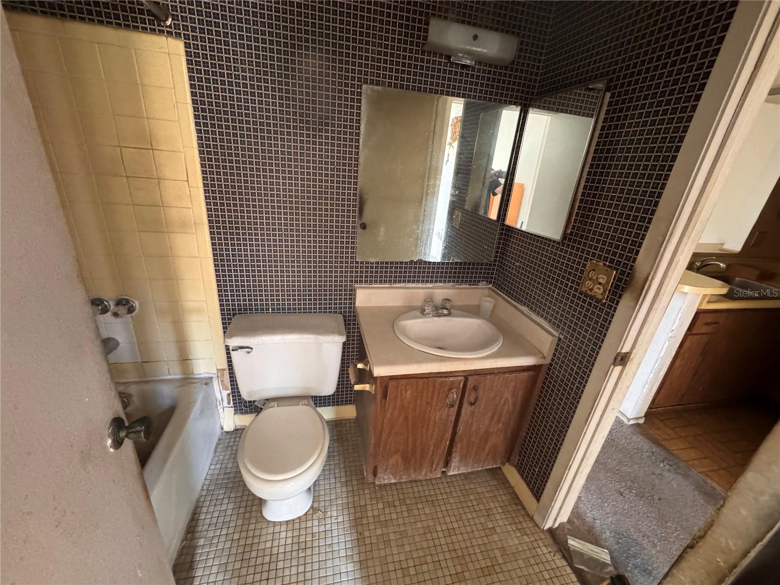 3840 N LAKE DRIVE 127