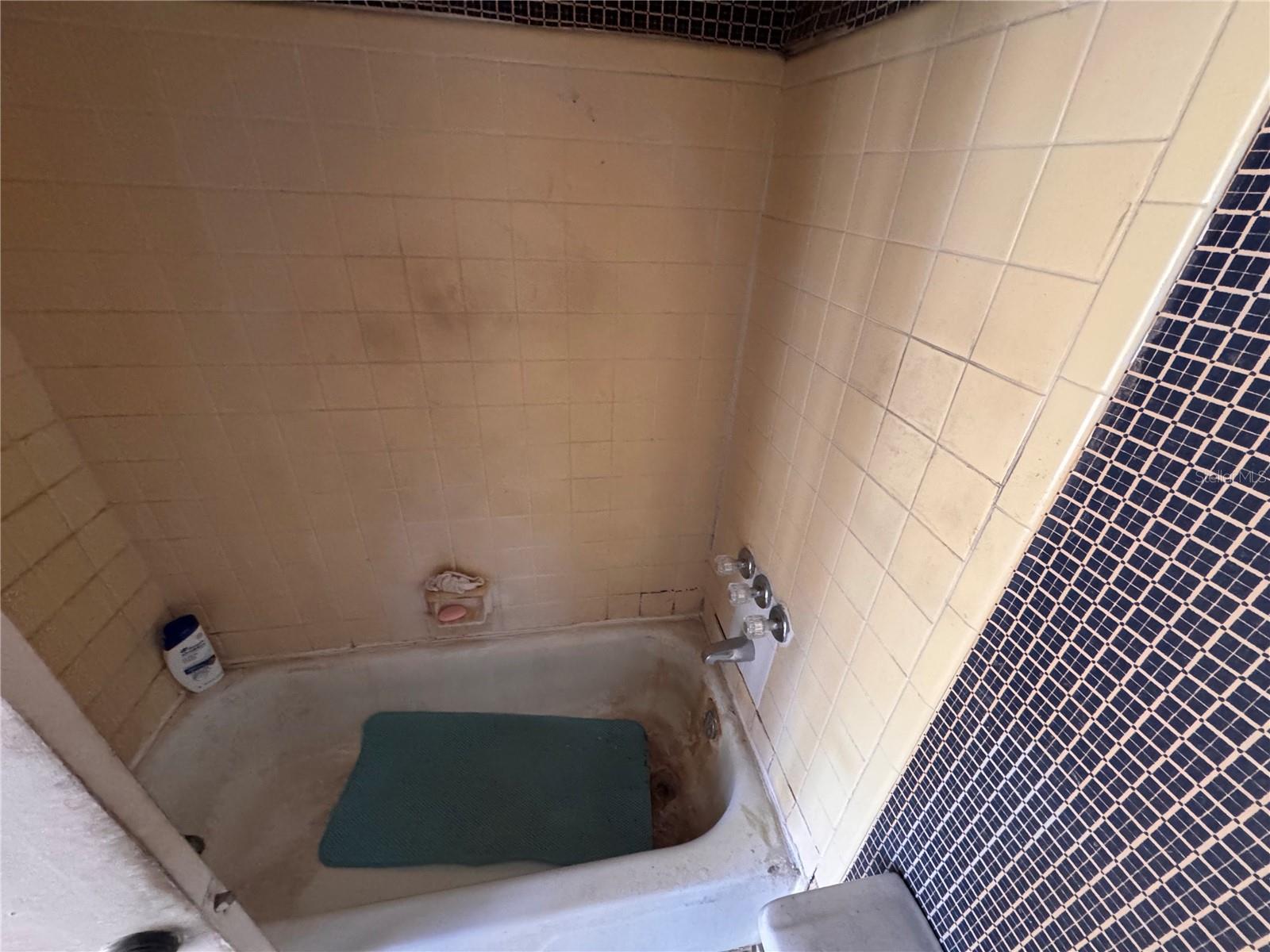 3840 N LAKE DRIVE 127