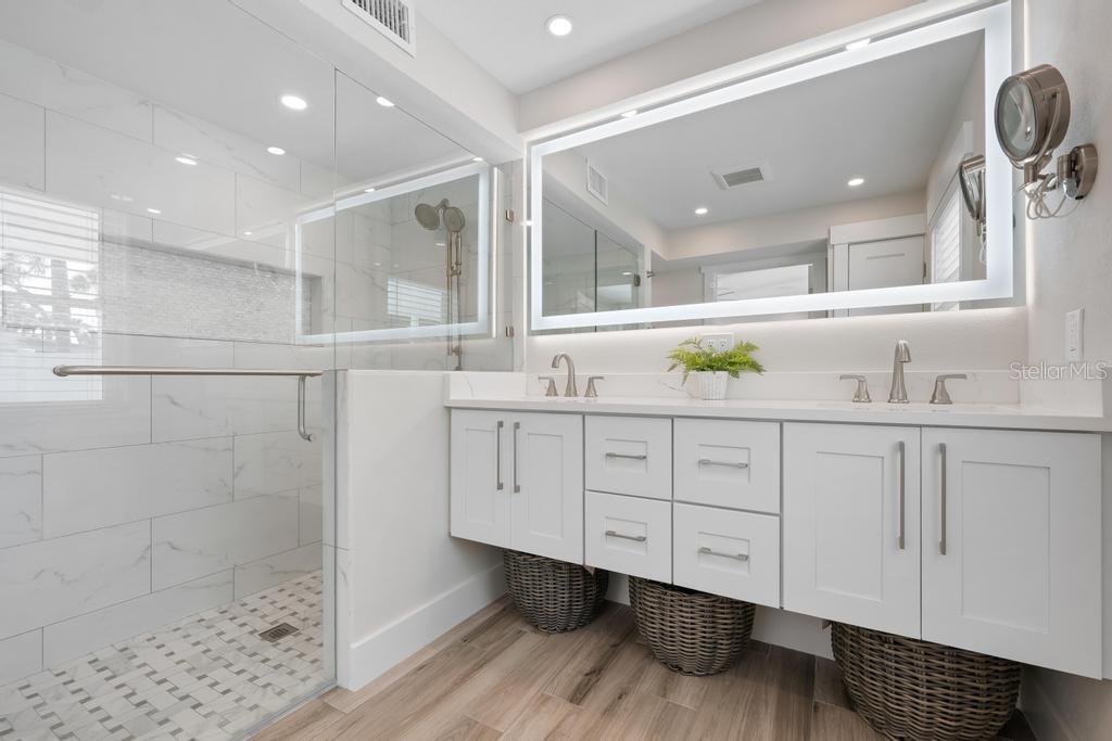 HOLMES BEACH 33RD UNIT - Residential