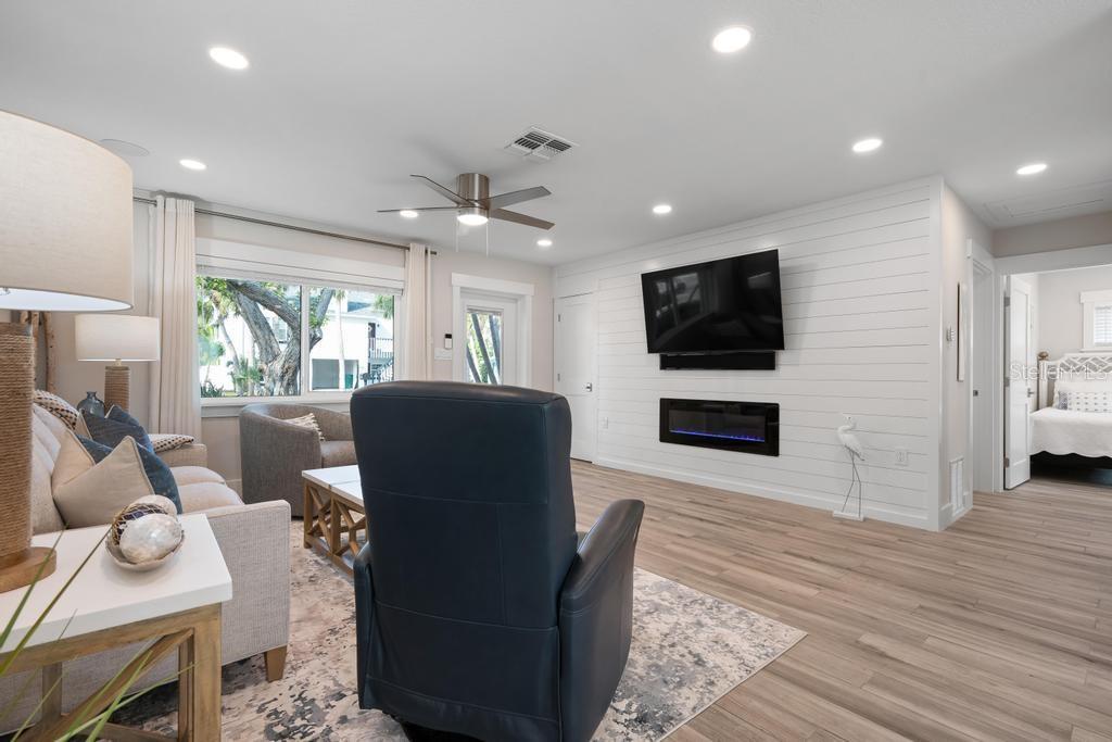 HOLMES BEACH 33RD UNIT - Residential