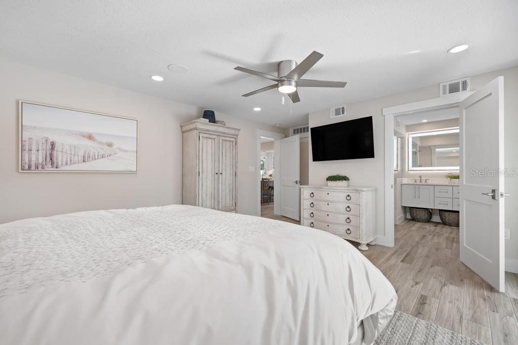 HOLMES BEACH 33RD UNIT - Residential