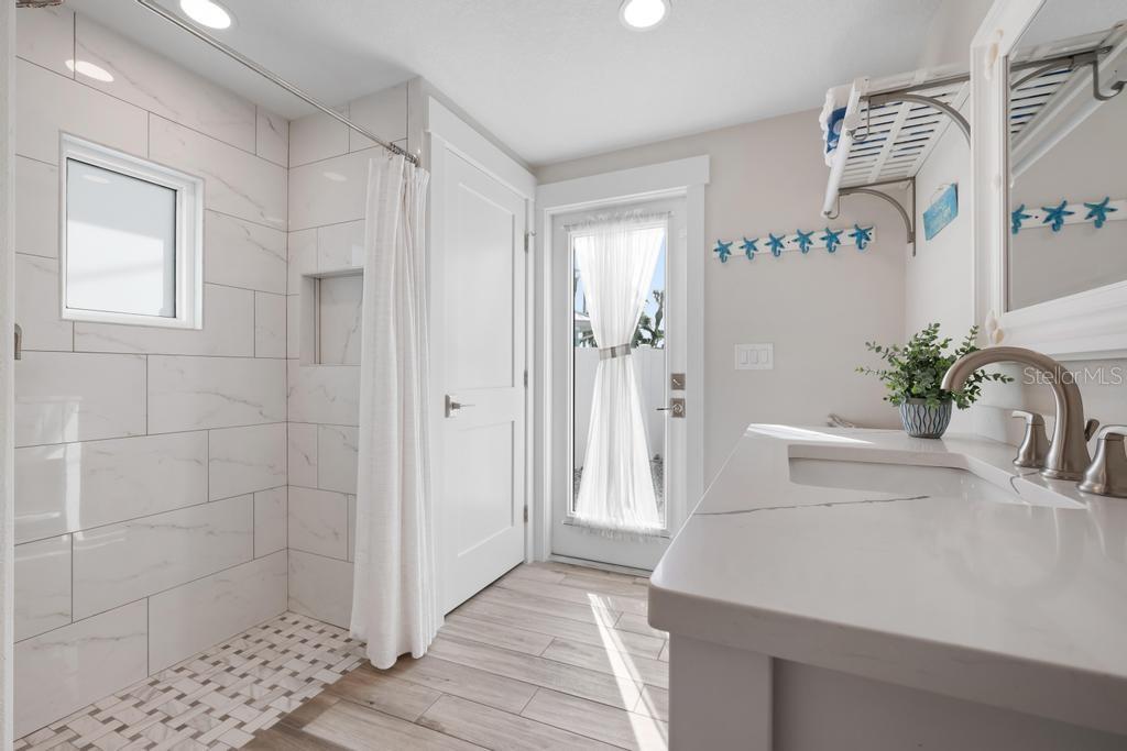 HOLMES BEACH 33RD UNIT - Residential