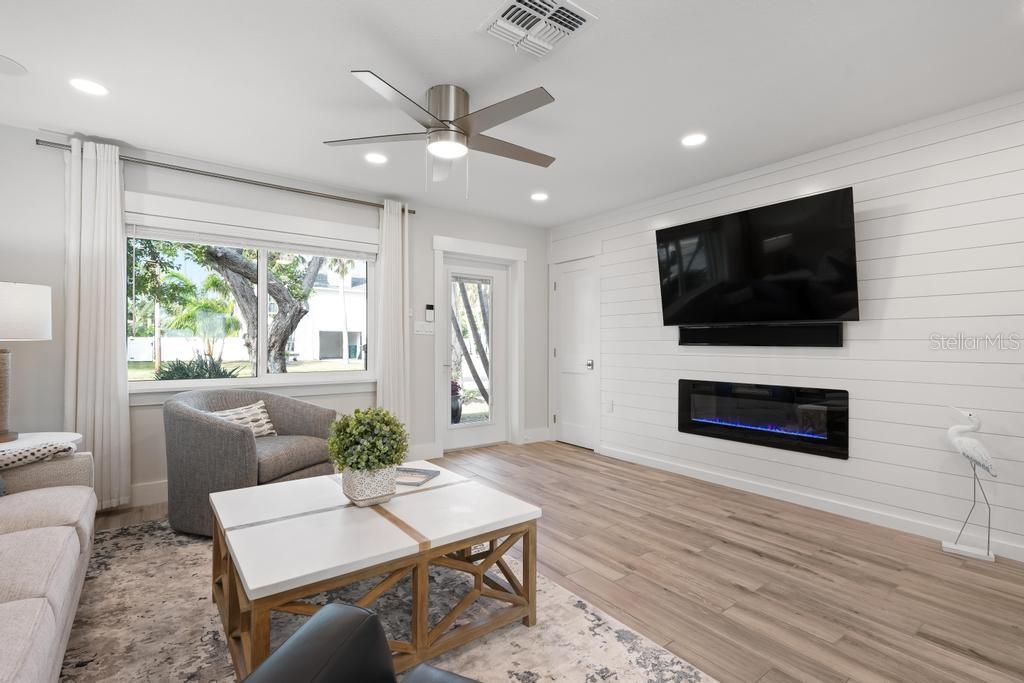 HOLMES BEACH 33RD UNIT - Residential