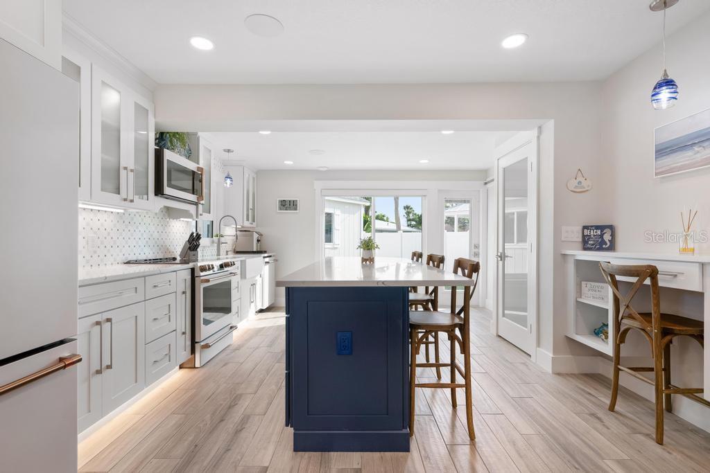 HOLMES BEACH 33RD UNIT - Residential