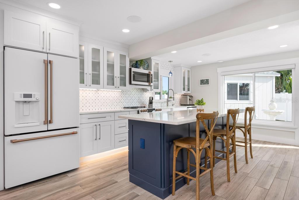 HOLMES BEACH 33RD UNIT - Residential