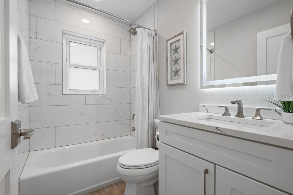 HOLMES BEACH 33RD UNIT - Residential