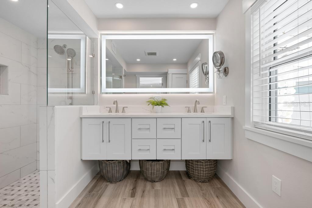 HOLMES BEACH 33RD UNIT - Residential