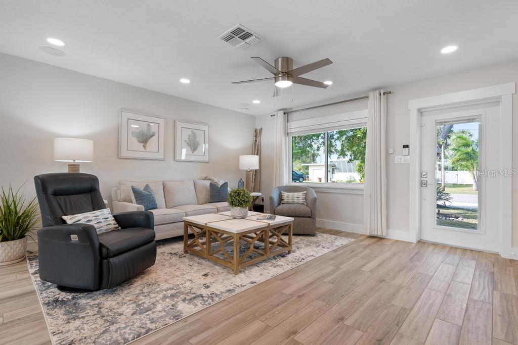 HOLMES BEACH 33RD UNIT - Residential