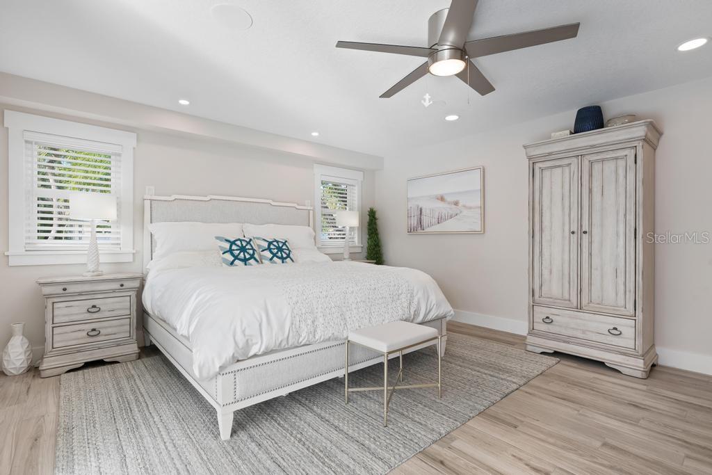 HOLMES BEACH 33RD UNIT - Residential