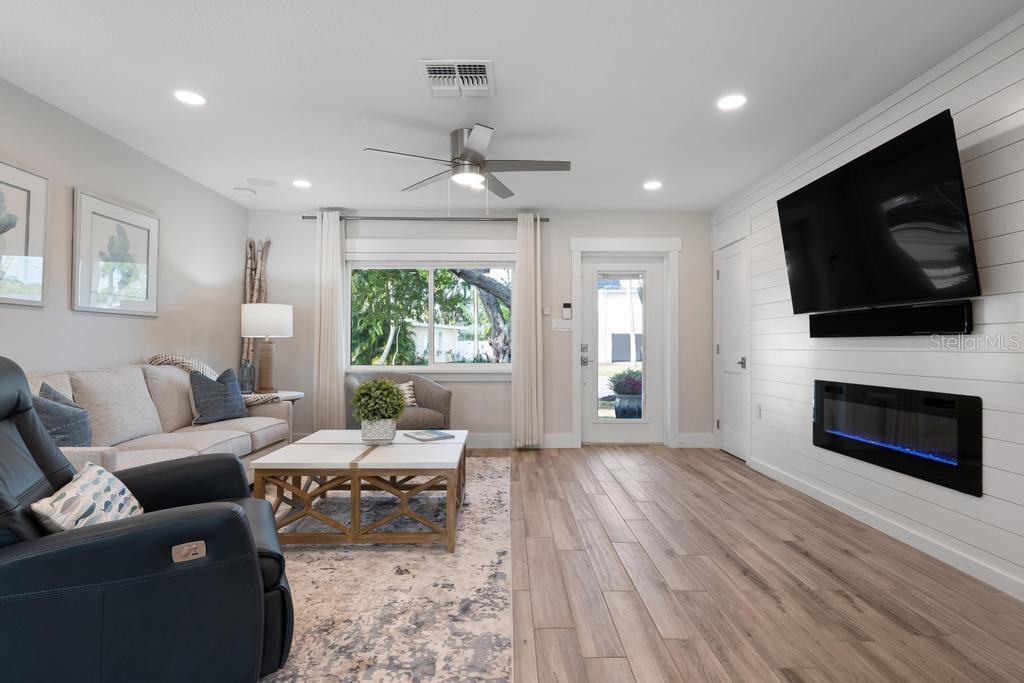 HOLMES BEACH 33RD UNIT - Residential