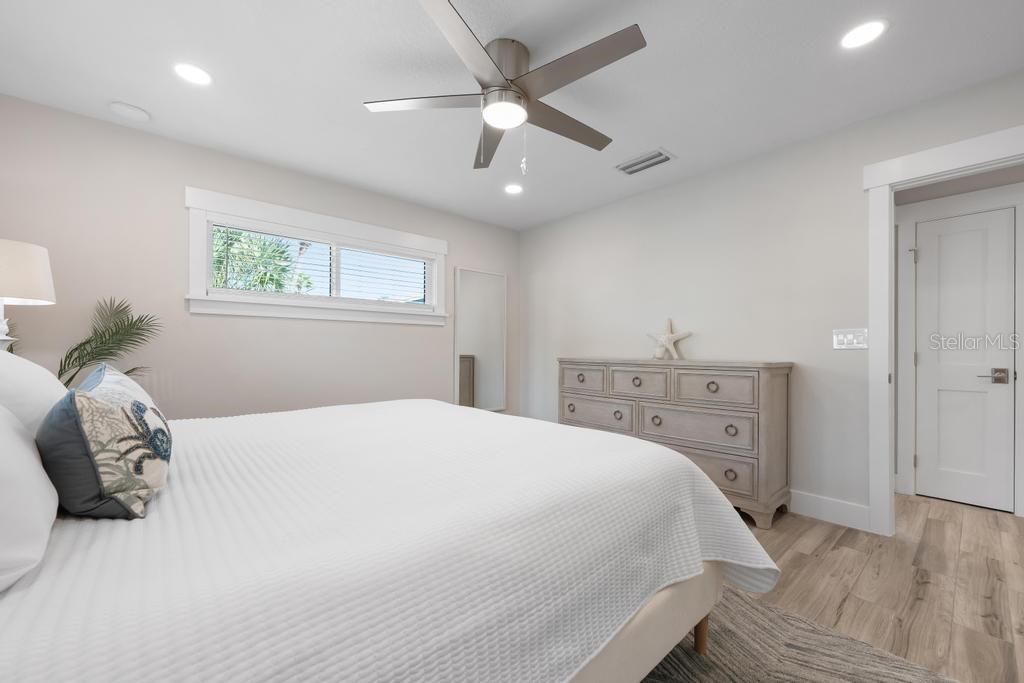 HOLMES BEACH 33RD UNIT - Residential