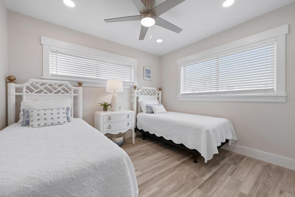 HOLMES BEACH 33RD UNIT - Residential