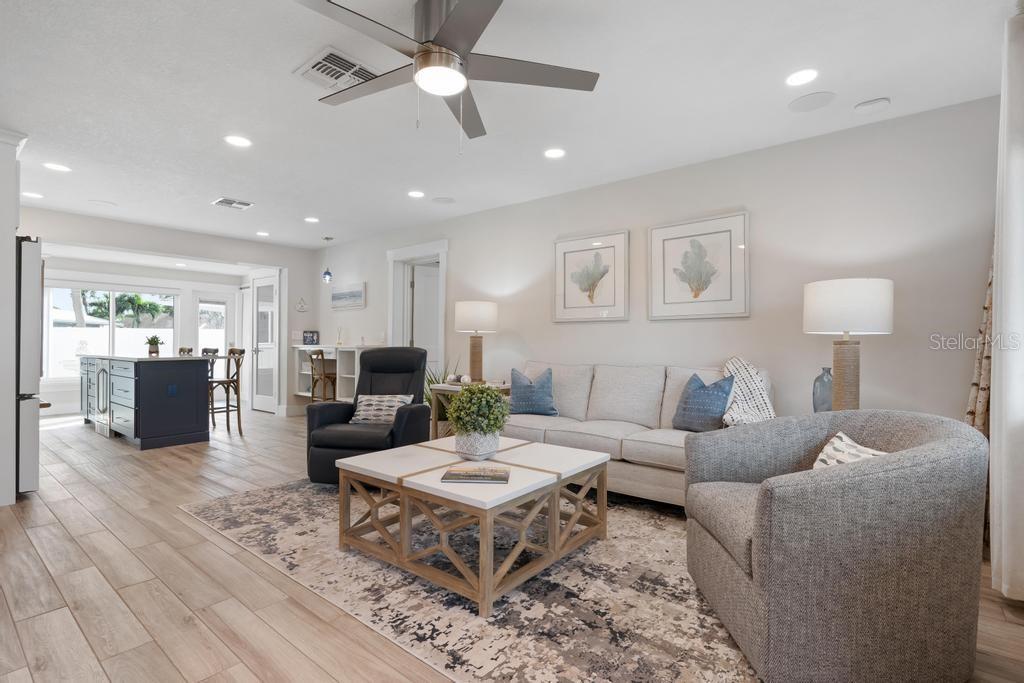 HOLMES BEACH 33RD UNIT - Residential